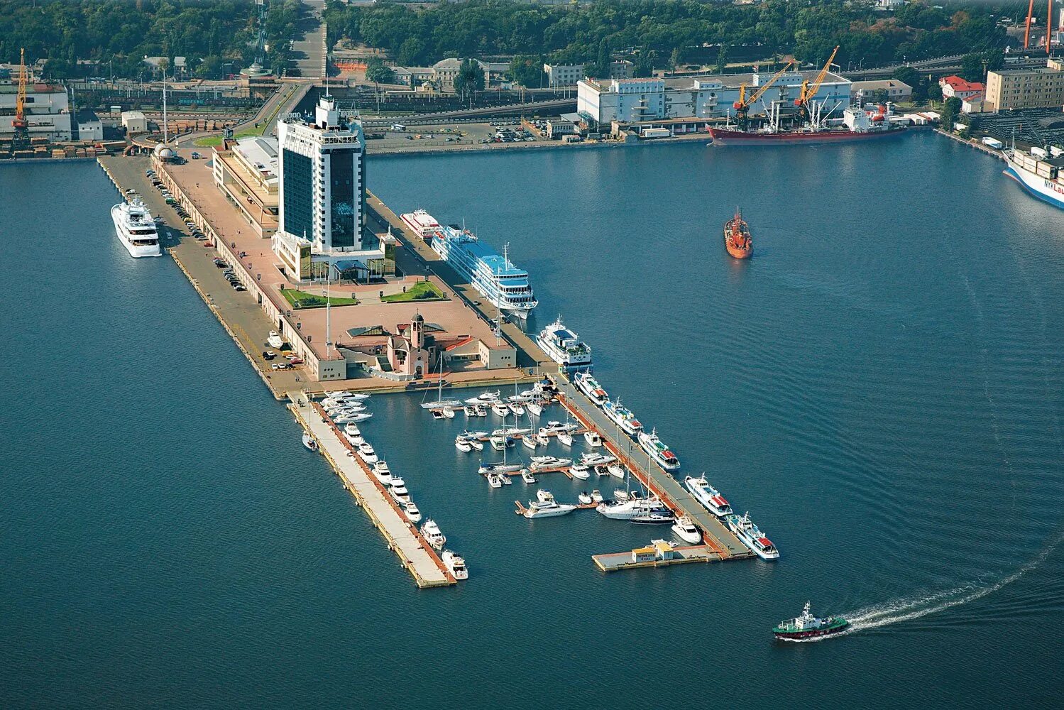 Пой порти. Одесса порт. Морпорт Одесса. Одесса морской вокзал. Одесса порт море.