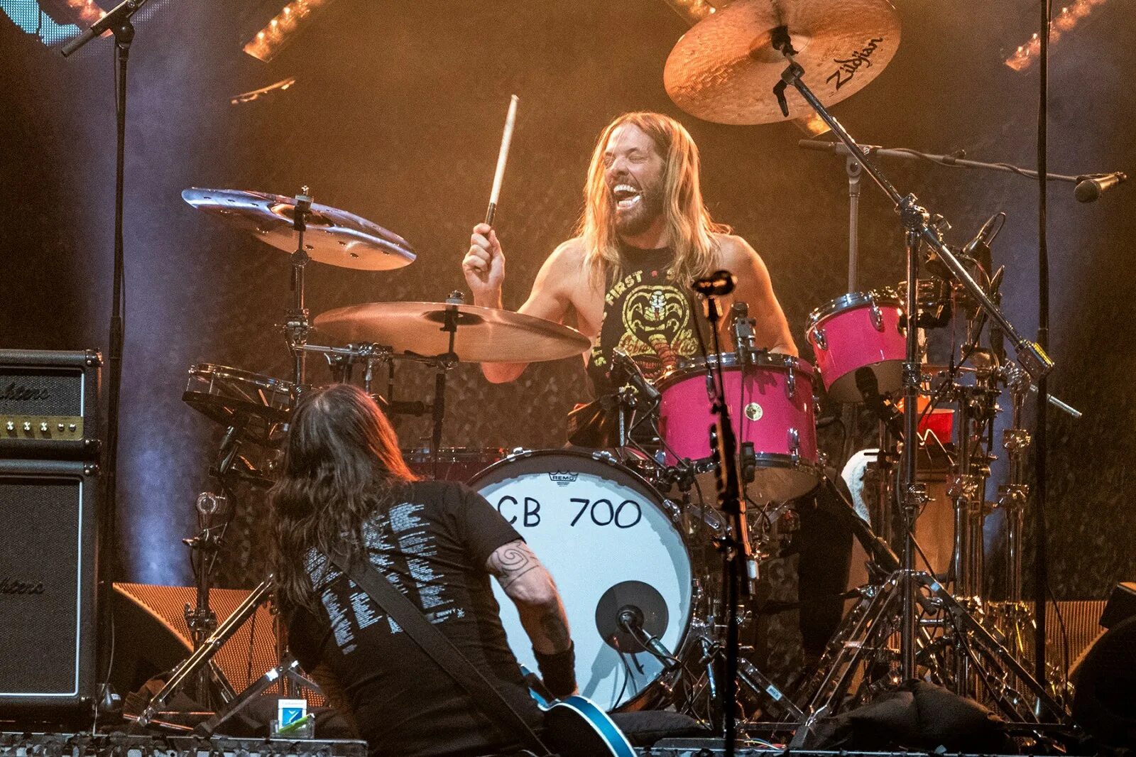 Taylor hawkins. Тейлор хокинс из foo fighters. taylor hawkins rip. foo fighters drummer.