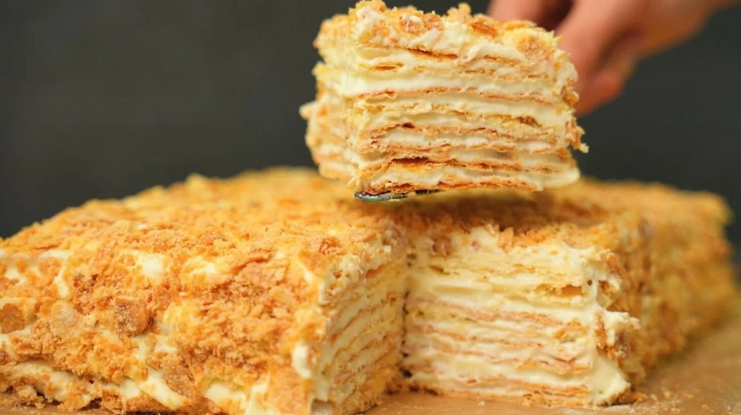 Крем для наполеона. Торт наполеон с кремом пломбир. Классический рецепт крема торта наполеон. Наполеон тортония. Наполеон, прага, медовик.