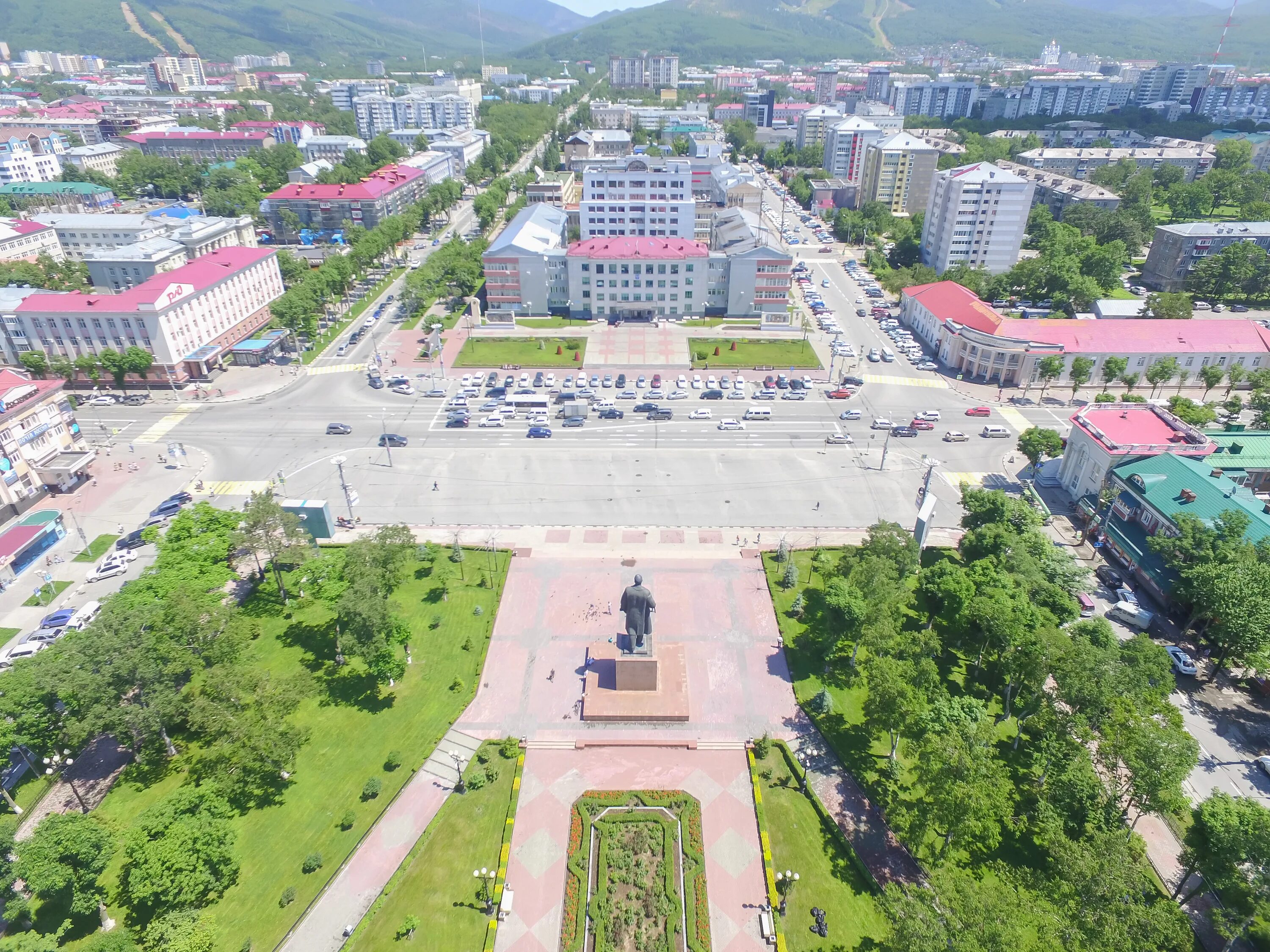 Сайт город южно сахалинск. Площадь города Южно-Сахалинска. Центральная площадь Южно-Сахалинска. Южно-Сахалинск центр города. Сахалин Южно-Сахалинск.