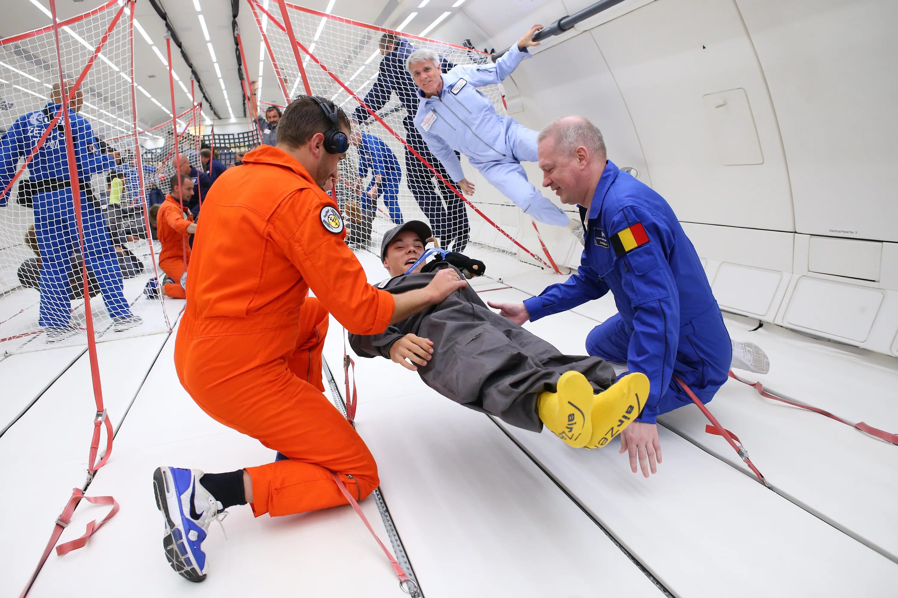 Press float space. Франк де винне. франк де виннн космонавт. компании novespace. europe launches recruitment drive for female and disabled astronauts.