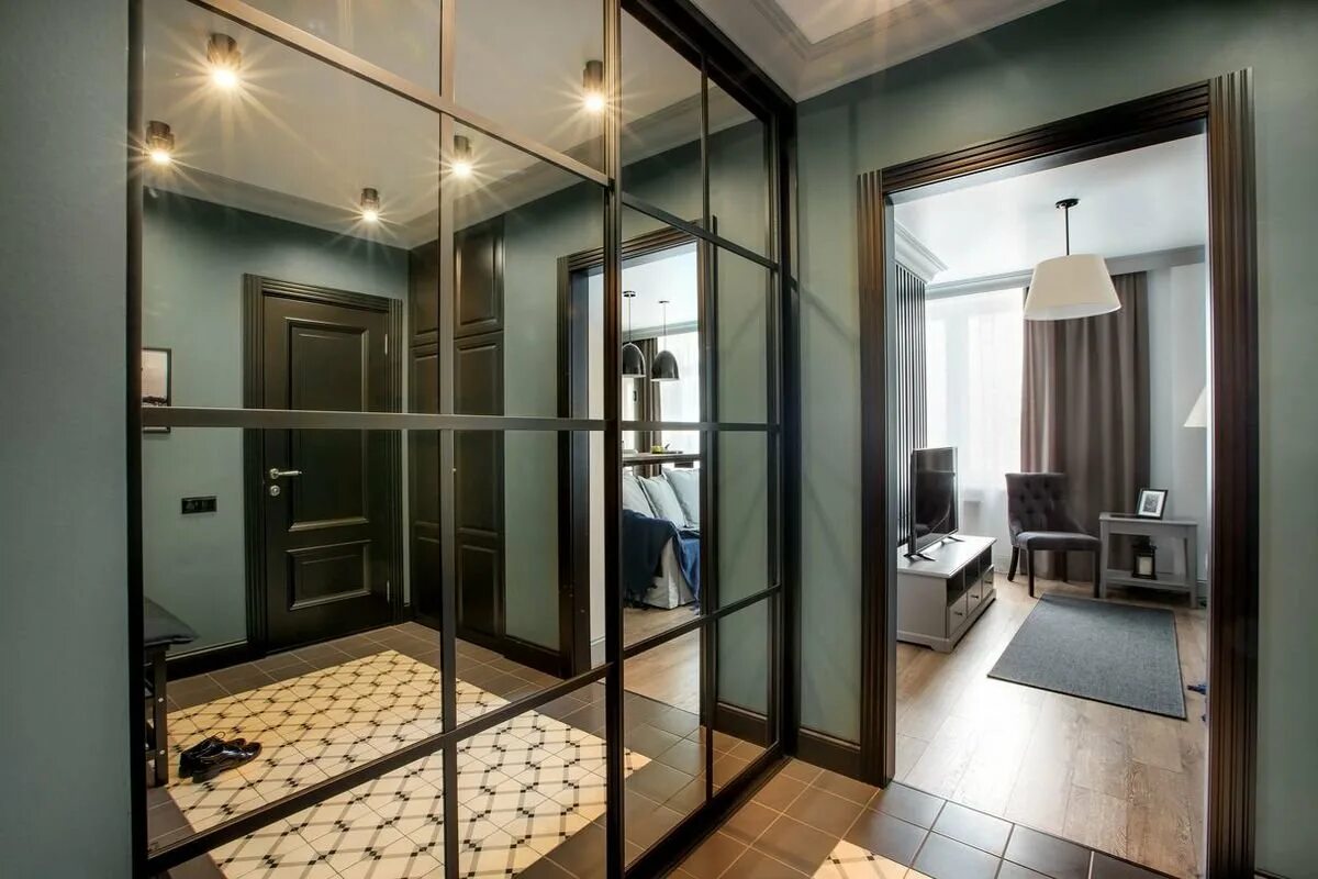 Зеркало в интерьере однушки. Современный интерьер. Современная отделка квартир. Дизайнерские решения в интерьере. Зеркальное панно на кухне.