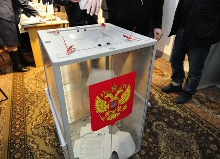 Емкость с прорезью для хранения избирательных бюллетеней