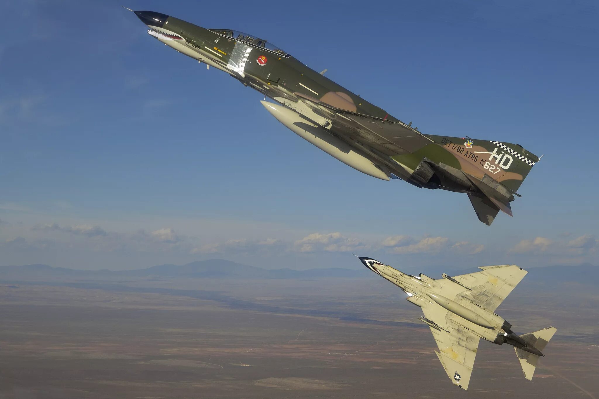 Истребитель фантом. F-4e phantom. f-4 phantom. f-4e phantom ii. самолет фантом ф-4.
