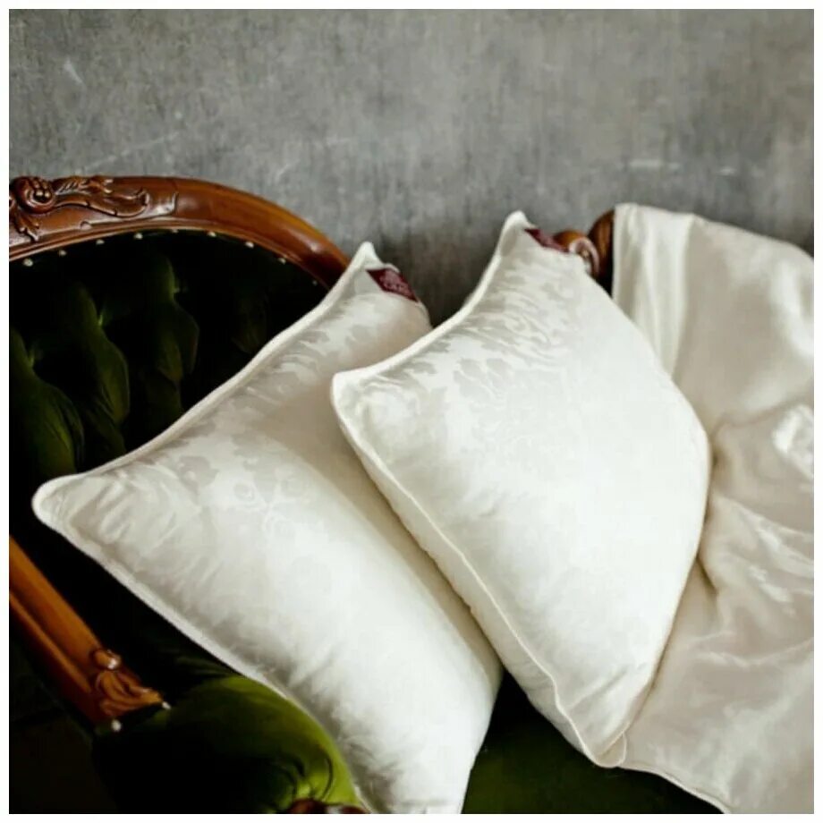 Калачиком. Подушка овечья шерсть. Подушка райтон flora cedar maxi. Подушка с наполнителем из овечьей шерсти. Подушка с натуральным наполнителем.