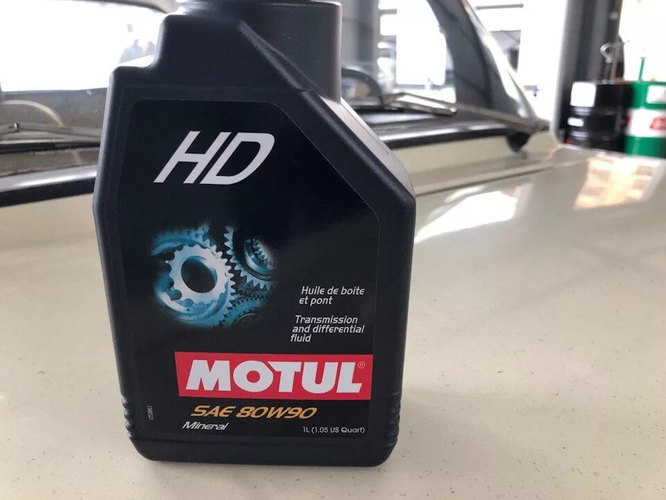 Какое масло залить в двигатель москвича. Мотюль gl5. motul suzuki 80w90 gl-5 оригинальный. масло в кпп москвич 2140. масло мотюль 80w90 минералка.