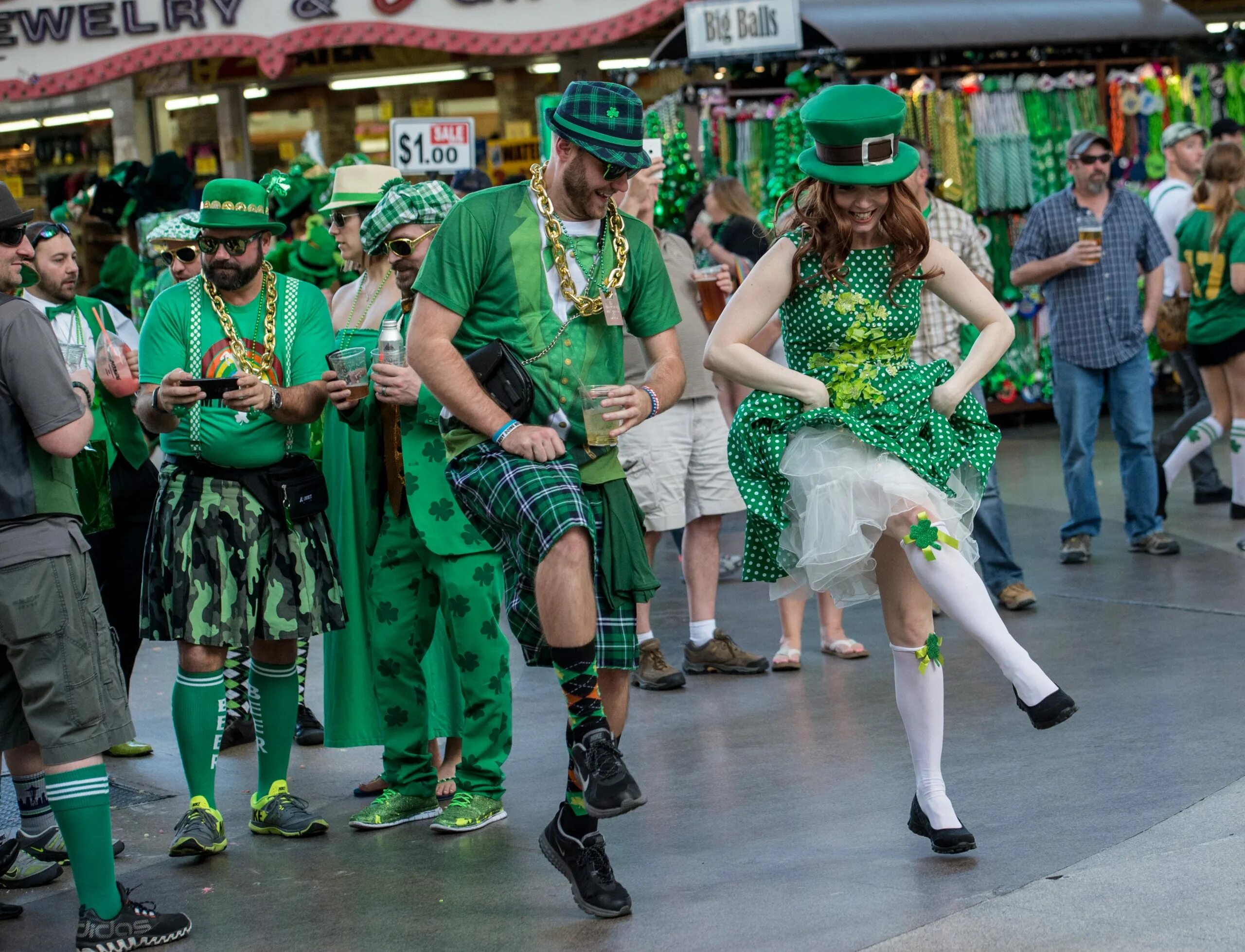 Святой патрик спб. День Святого Патрика -St. Patrick's Day.. Святой Патрик Ирландия. Святой Патрик ирландский праздник. Северная Ирландия Патрик.