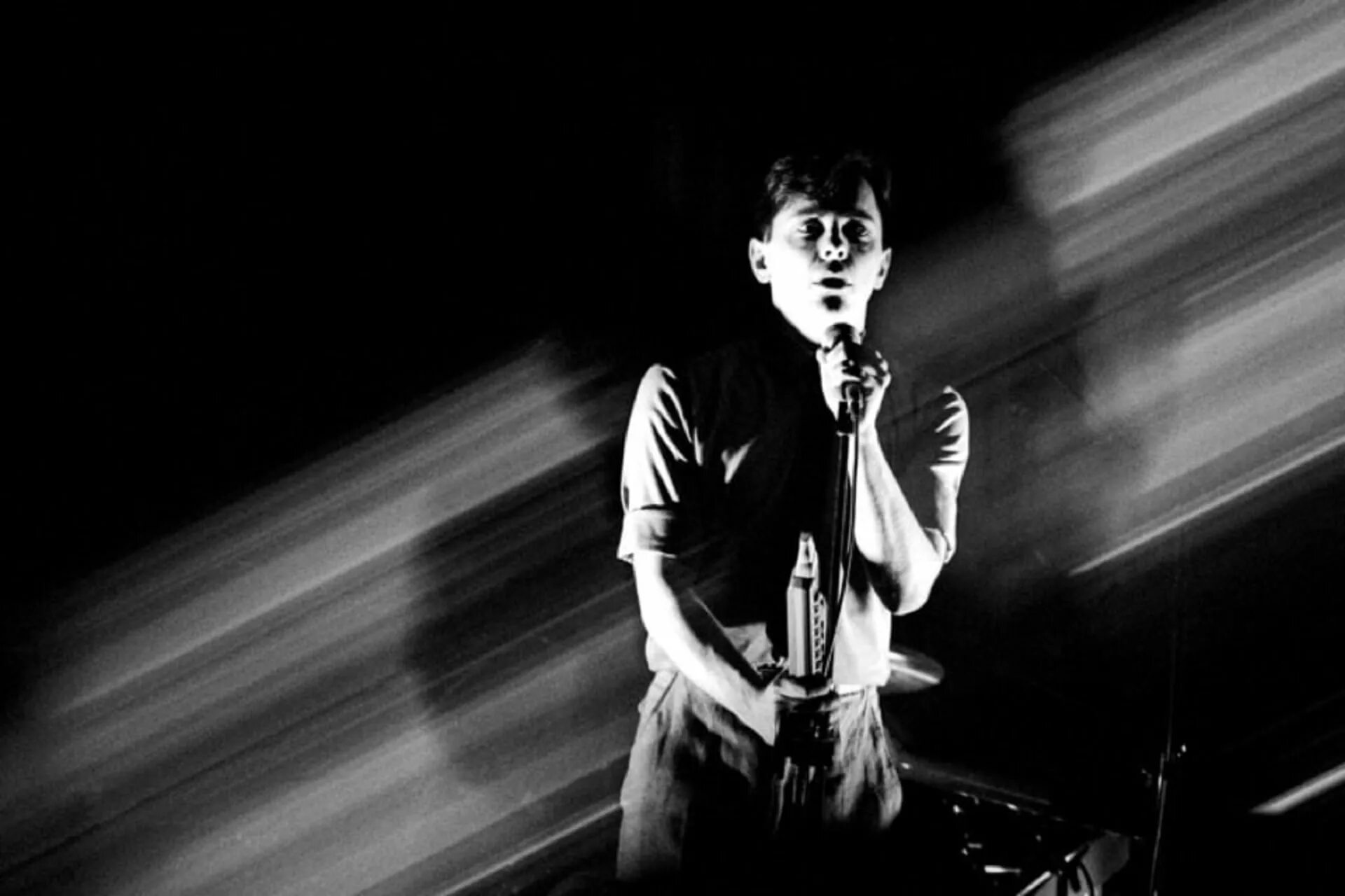 New order confusion. Бернард Самнер Joy Division. Группа Joy Division. Ian Curtis 1980. Joy Division New order.