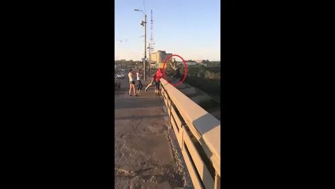 Скинули с моста