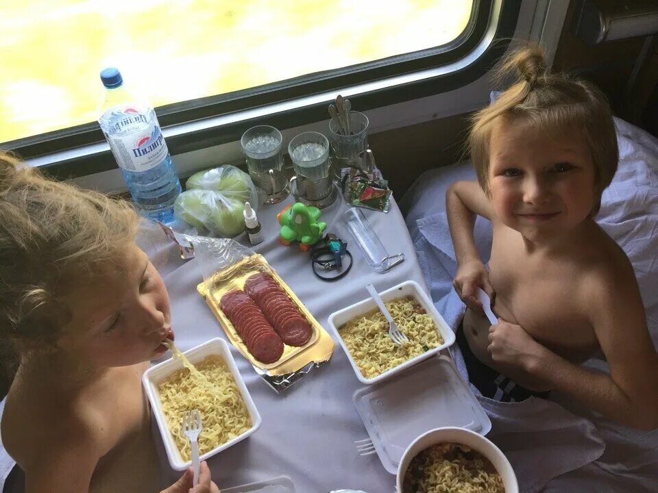 Еда в поезд. Поезда для детей. Еда в дорогу на поезде. Еда в поезд с детьми.