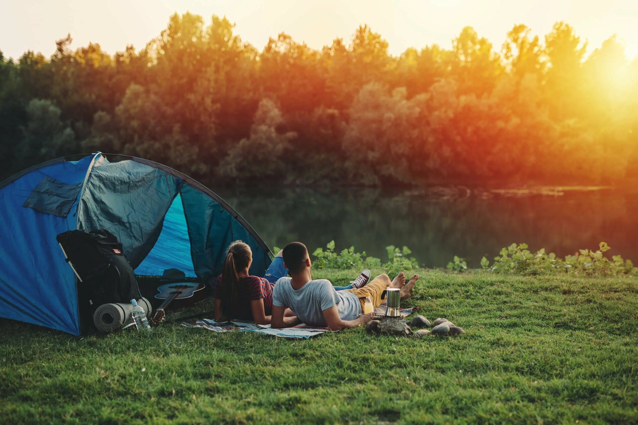 When we go camping. Палатка у озера. Вид из палатки. Палаточный лагерь. Палатка на берегу реки.