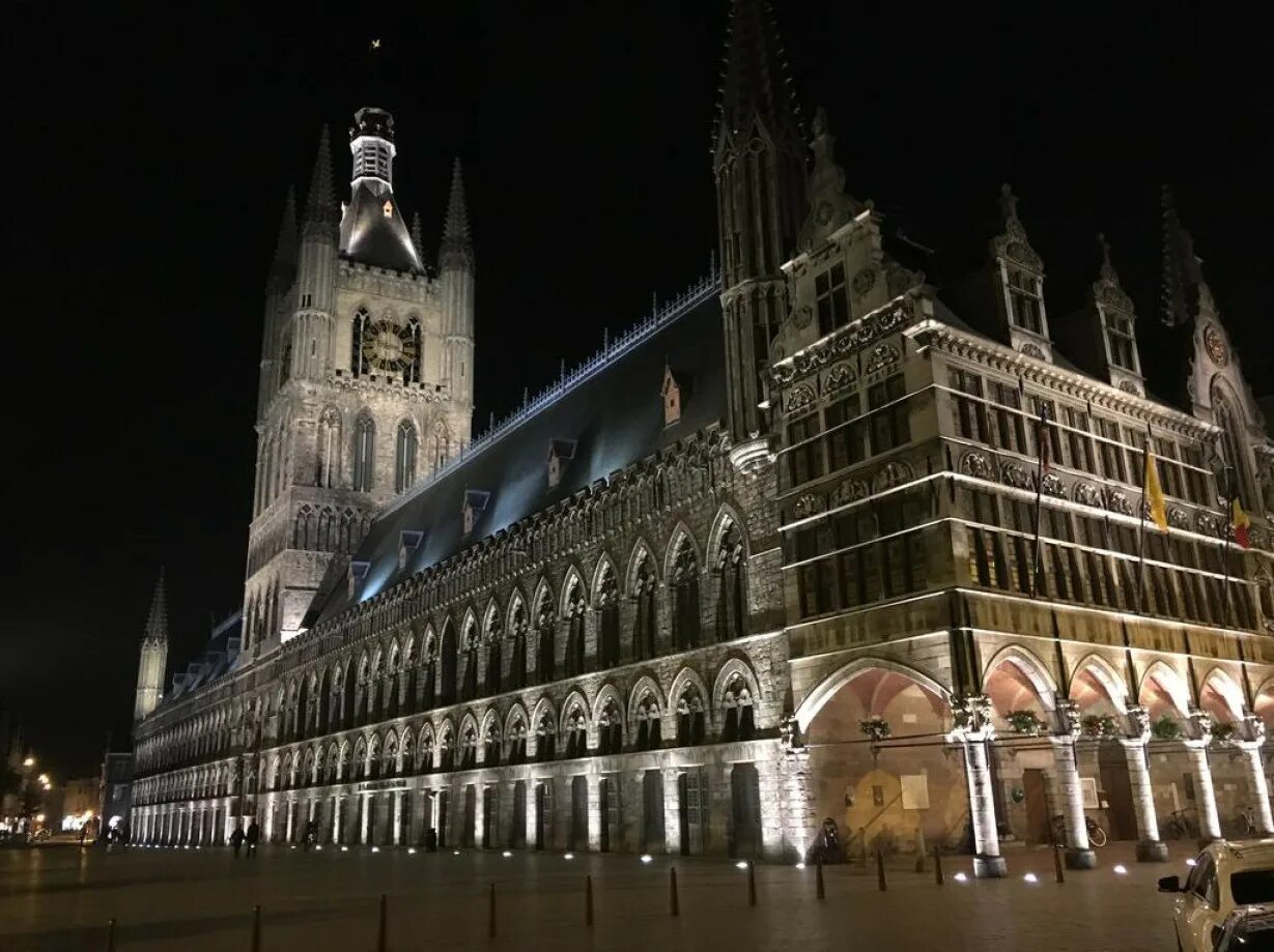Ипр бельгия достопримечательности. Ypres бельгия. Бельгия город ипр фото. Палата суконщиков в ипре. Ипр город в бельгии.