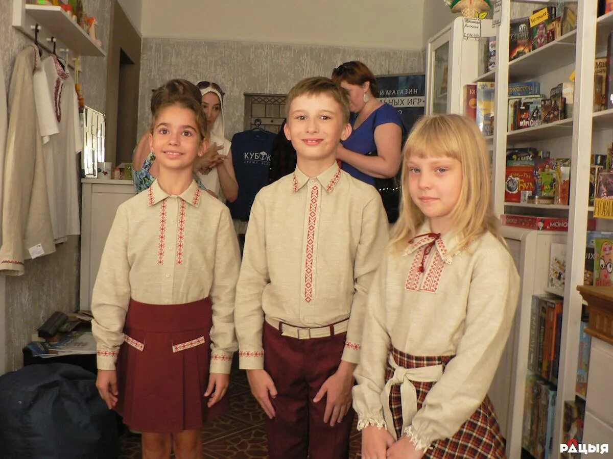 Белорусов в форме. Форма олимпийской сборной 2014. Белорусские школьники. Олимпийские формы разных стран. Костюм белорусов.