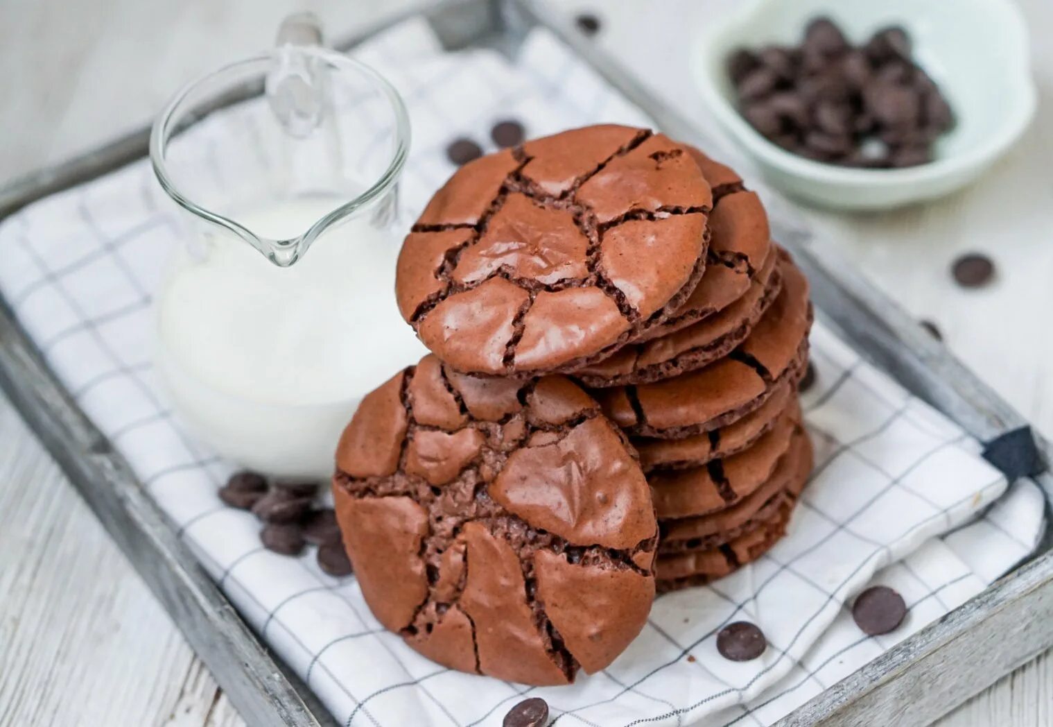 Печенье без шоколада. Печенье Брауни шоколадное. Печенье Брауни Chocolate. Шоколадное печенье Брауни с трещинками. Печенье Брауни Шобутинская.