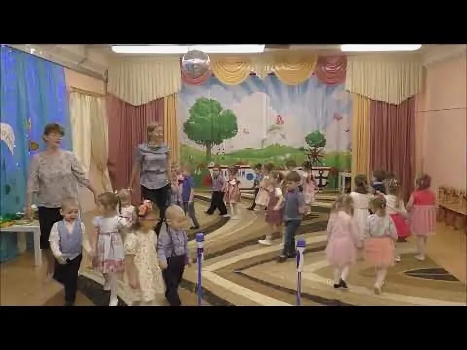 Малыши розовые щечки танец. Танец у матрешек розовые щечки в детском саду. Танец малыши розовые щечки ясельная группа. Песенка для малышей розовые щечки.