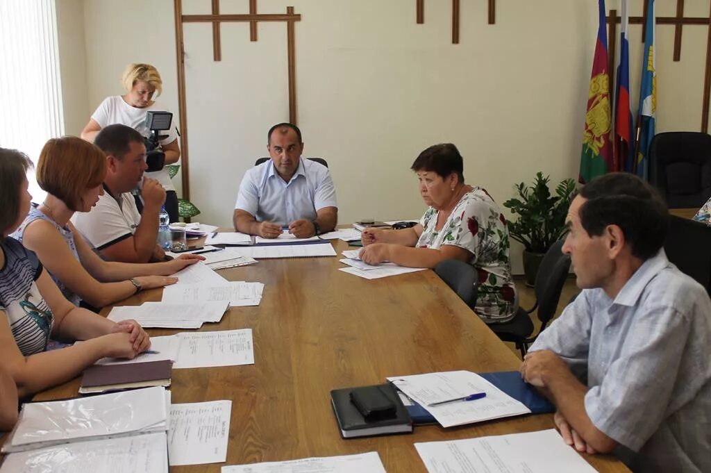 Будагов Янис Георгиевич глава Крымского городского поселения. Крымское городское поселение Крымского района. Глава Крымского городского поселения Крымского района. Глава поселения , г Крымск. Крымский районный суд сайт