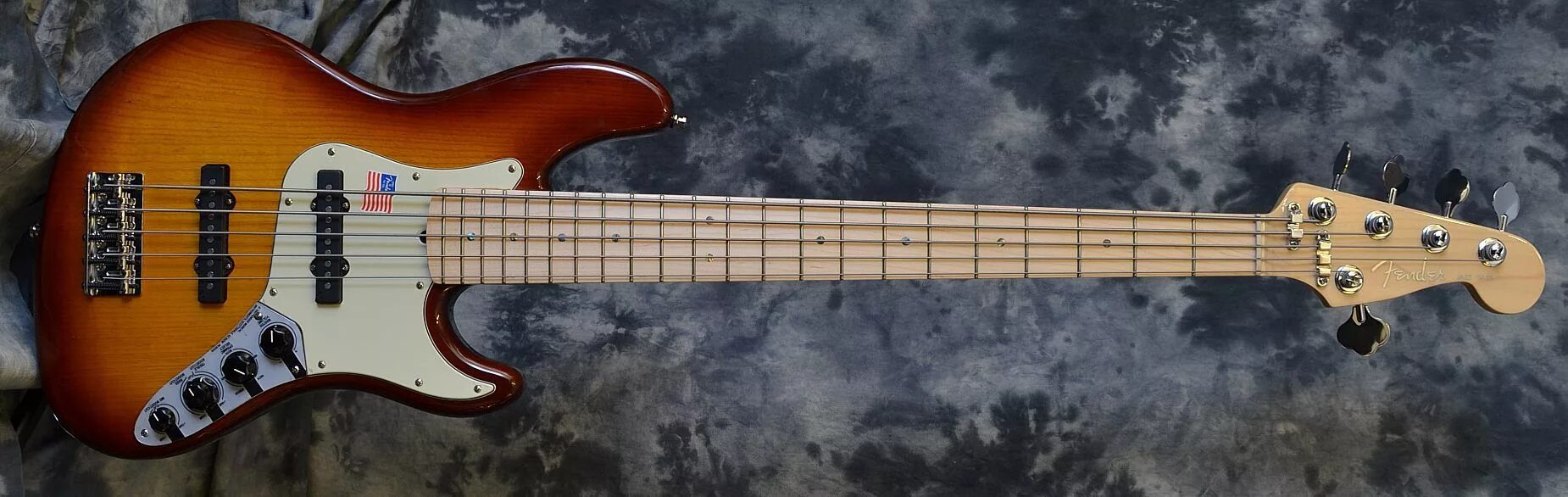 Fender Jazz Bass 5 String. Фендер джаз бас 5 Делюкс. Фендер Пресижн бас 5 струн Deluxe. Fender American Deluxe Jazz Bass.