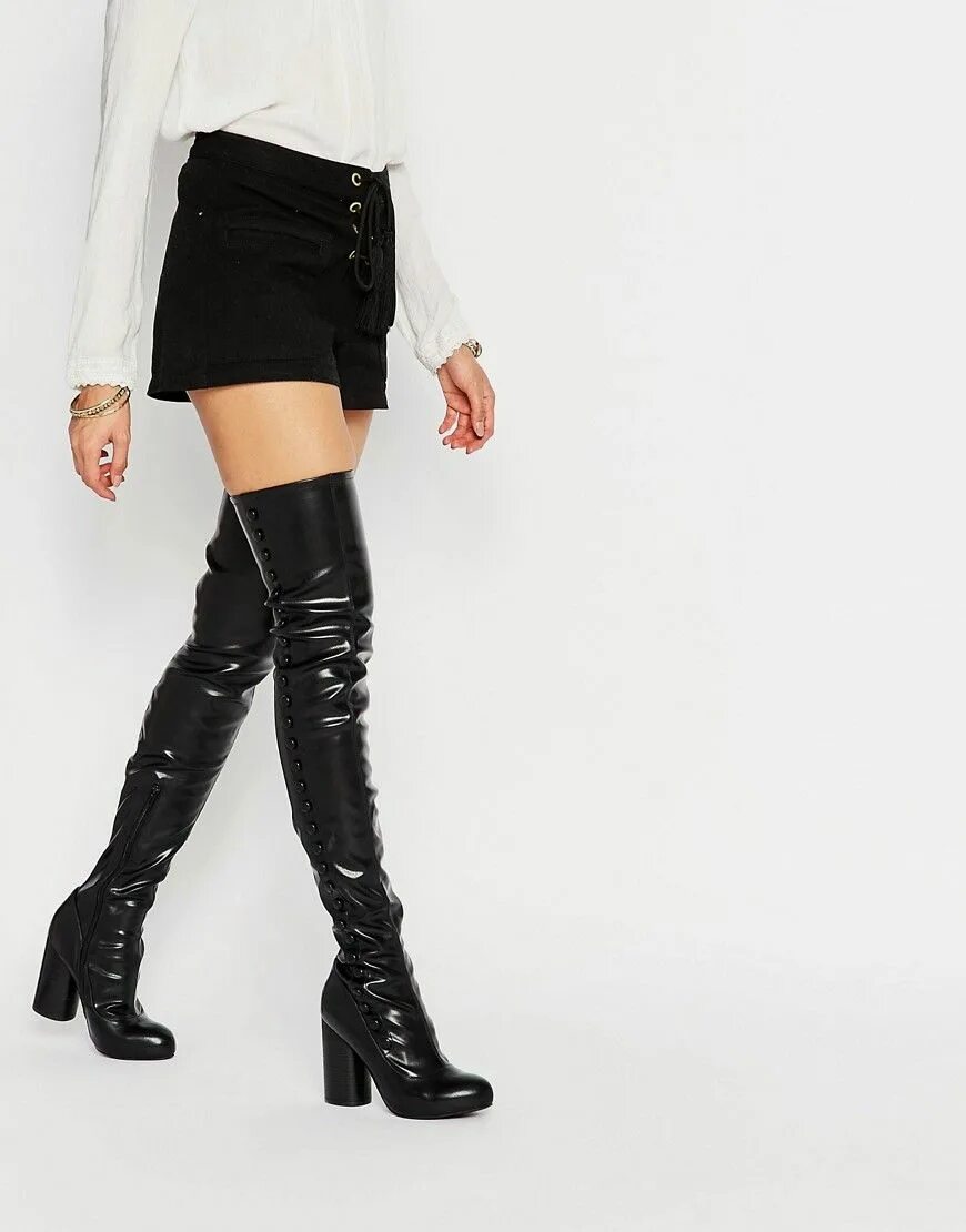 Высокие сапоги черного. Ботфорты Jeffrey Campbell. Лаковые ботфорты на шпильке. Лаковые черные ботфорты. Высокие черные сапоги.