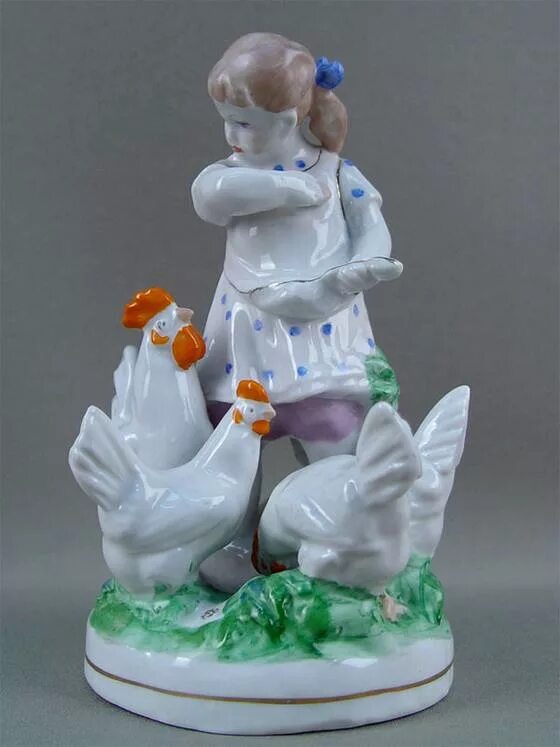фарфоровая статуэтка девочка кормящая кур. фарфоровая статуэтка девочка кормящая кур. фарфоровая статуэтка девочка кормящая кур. дулёво фарфор статуэтки ссср. статуэтка девочка кормит кур.