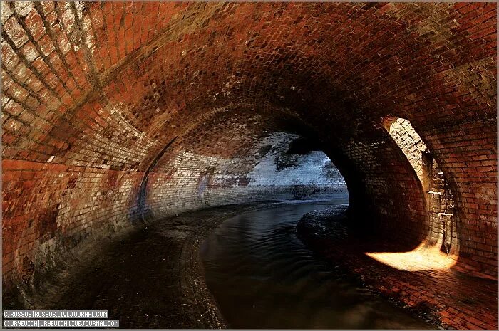подземная река неглинная. коллектор под землей. подземная река городня. река неглинка под землей. коллектор под землей.