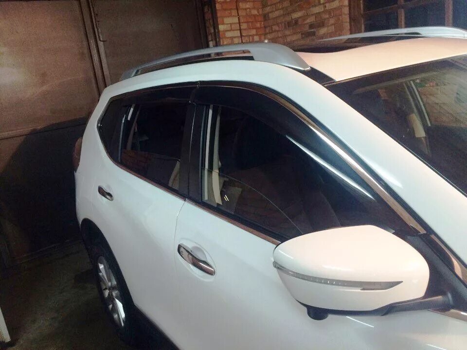 Дефлектор капота ниссан х трейл т32. Дефлекторы nissan x-trail t32. Дефлекторы на окна x-trail t32. Накладка на капот nissan x-trail t-32. Дефлекторы x trail t32.