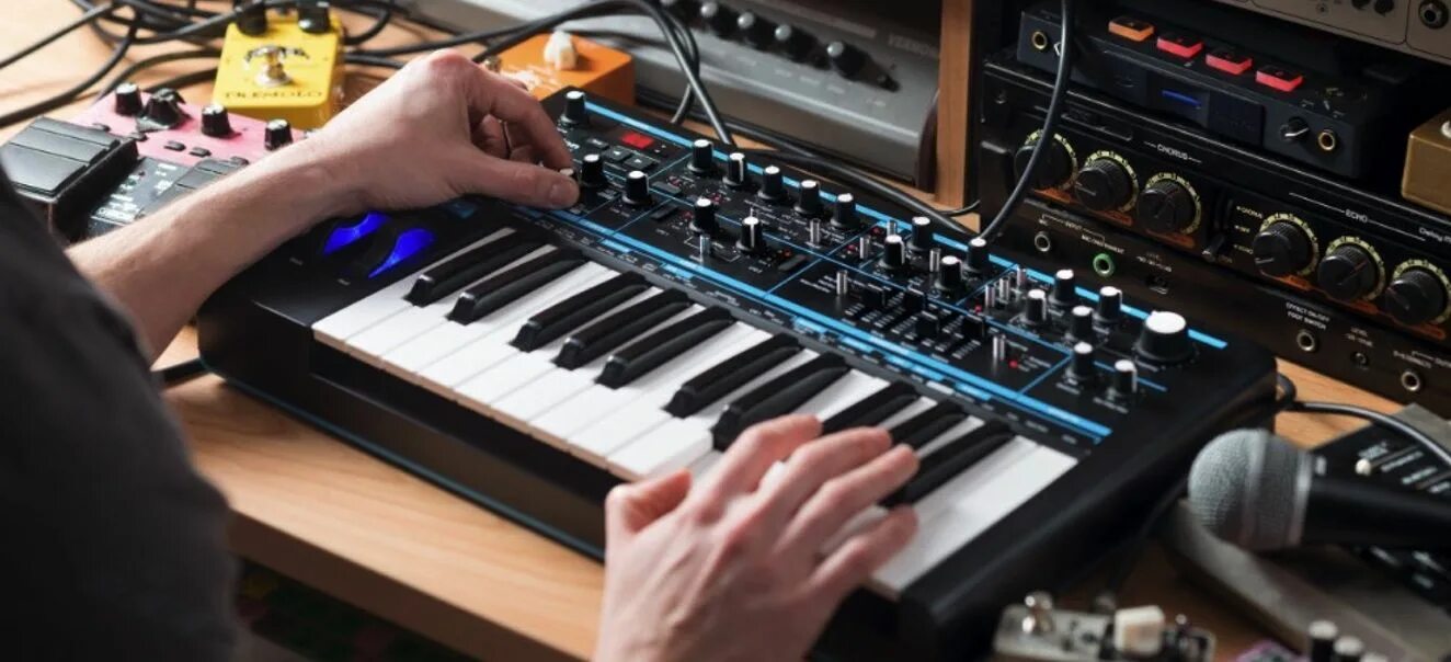 Novation Bass Station II. Бас синтезатор. Синтезатор Новейшн. Novation v Station. Bass com