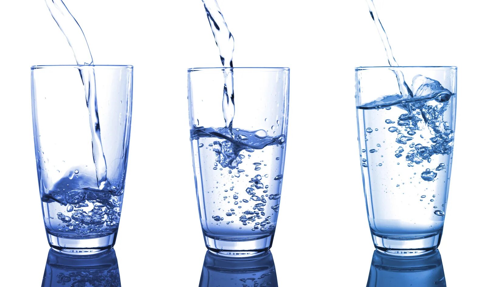Избыточное количество воды. Стакан воды. Полный стакан воды. Прозрачная вода в стакане. Стаканчик с водой.