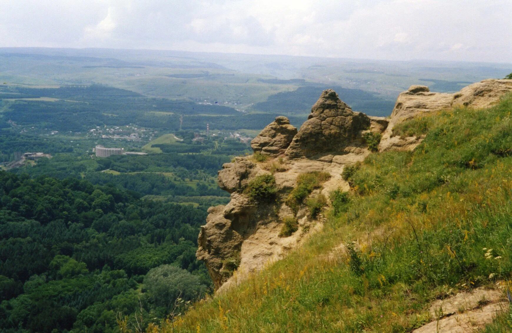 Кисловодск природа горы. Кисловодск парк малое седло. Кисловодск горы. Хребты кисловодска. Кисловодск парк малое седло.
