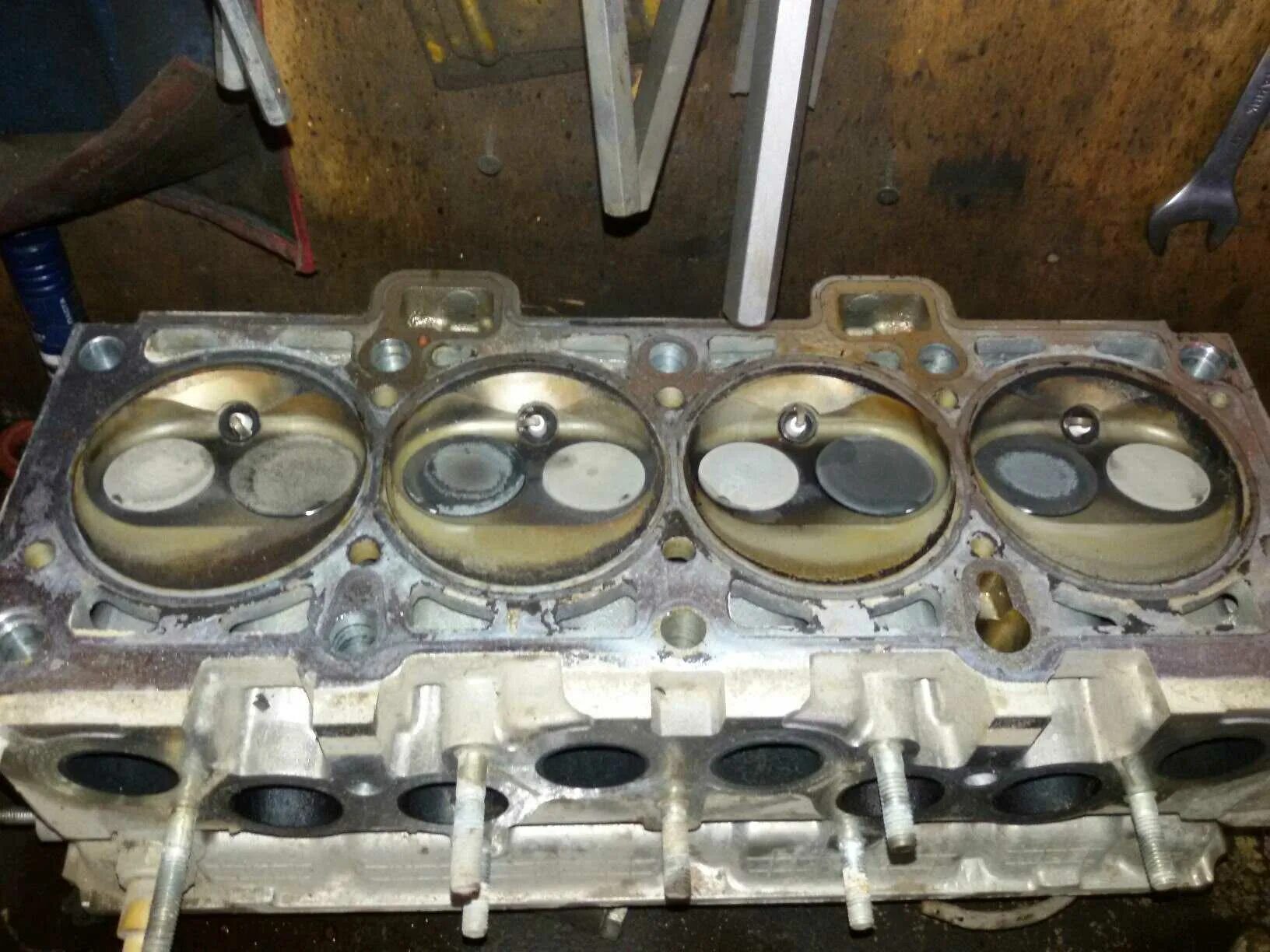 Гранта 8 клапанная гнет ли клапана. 5 8 кл. Загнуло клапана ваз 2112 16 клапанов. 6 16 клапанов. Гольф 1.