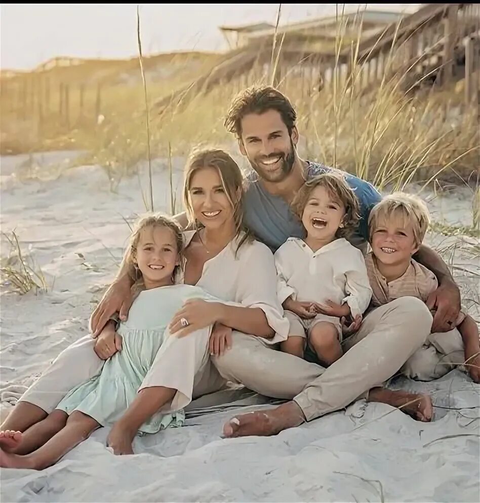 Family of Six Photo Inspiration Big family photos, Family photoshoot poses, Summ
