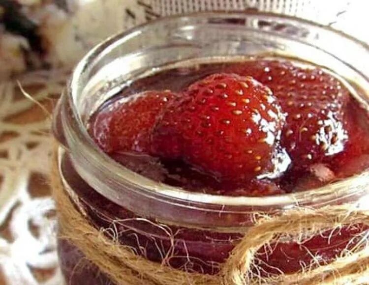 Клубничное варенье. Земляничное варенье. Варенье из виктории. Как сварить джем из виктории. Варенье из виктории на зиму густое.