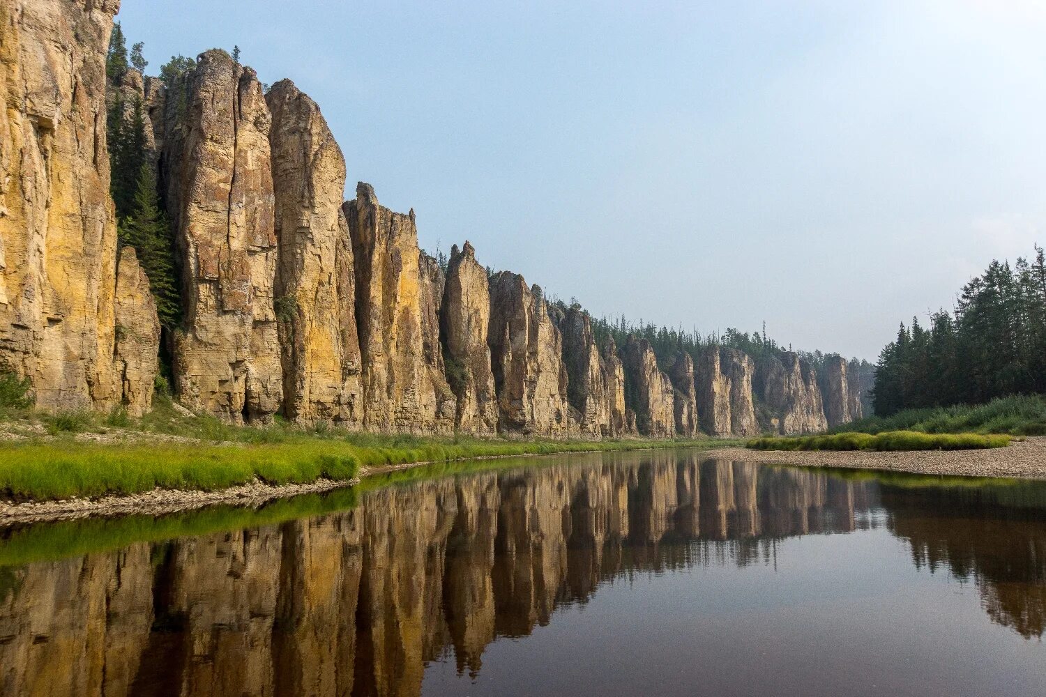 Фото республики саха якутия. Ленские столбы в Якутии. Синские столбы. Республика Саха Якутия природа. Саха сирэ Якутия.