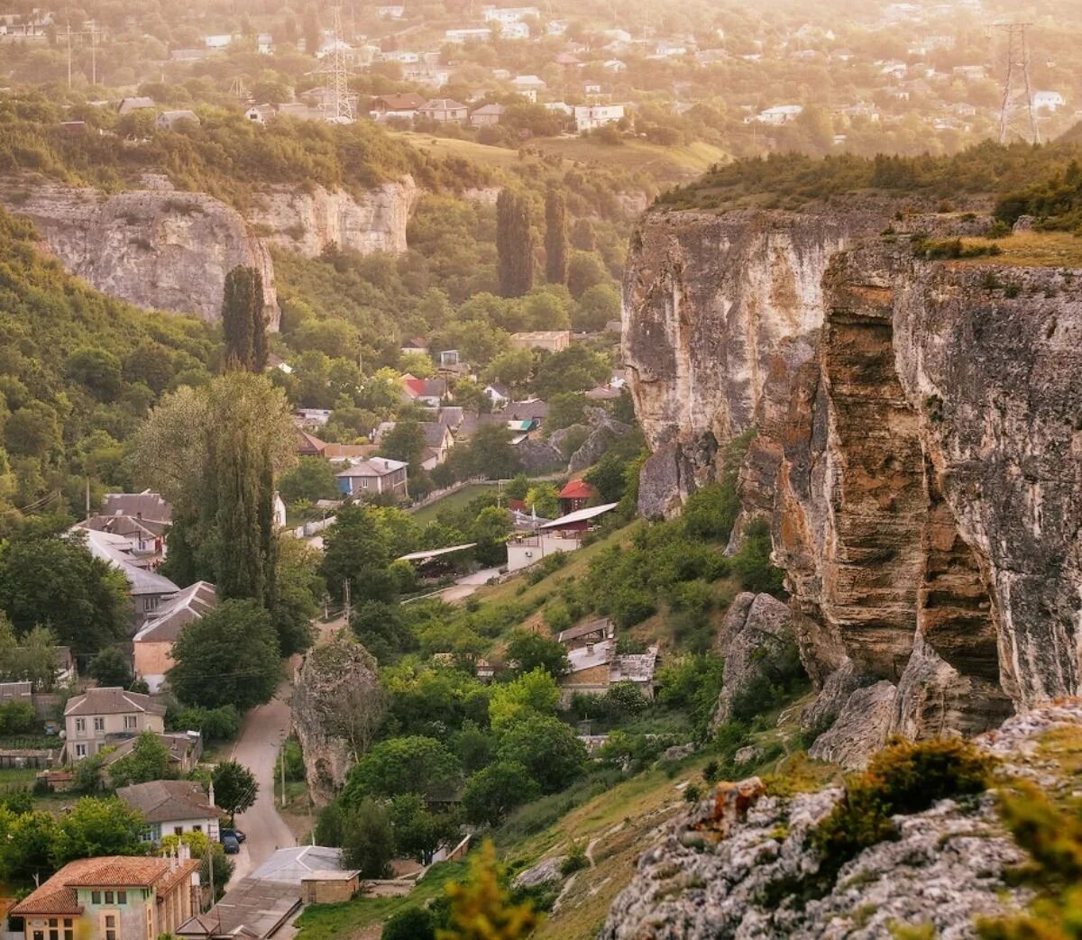 Города крыма бахчисарай. Бахчисарай крым. бахчисарай горный. бахчисарай крым достопримечательности. бахчисарай центр города.