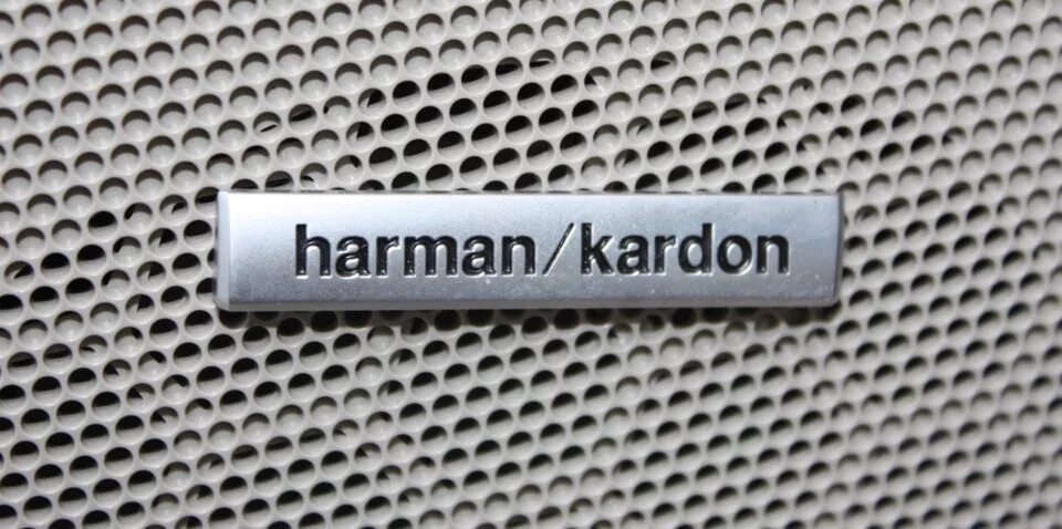 Harman kardon logic. Harman kardon мерседес. harman kardon logic 7. харман кардон мерседес 211. шильдик harman kardon.