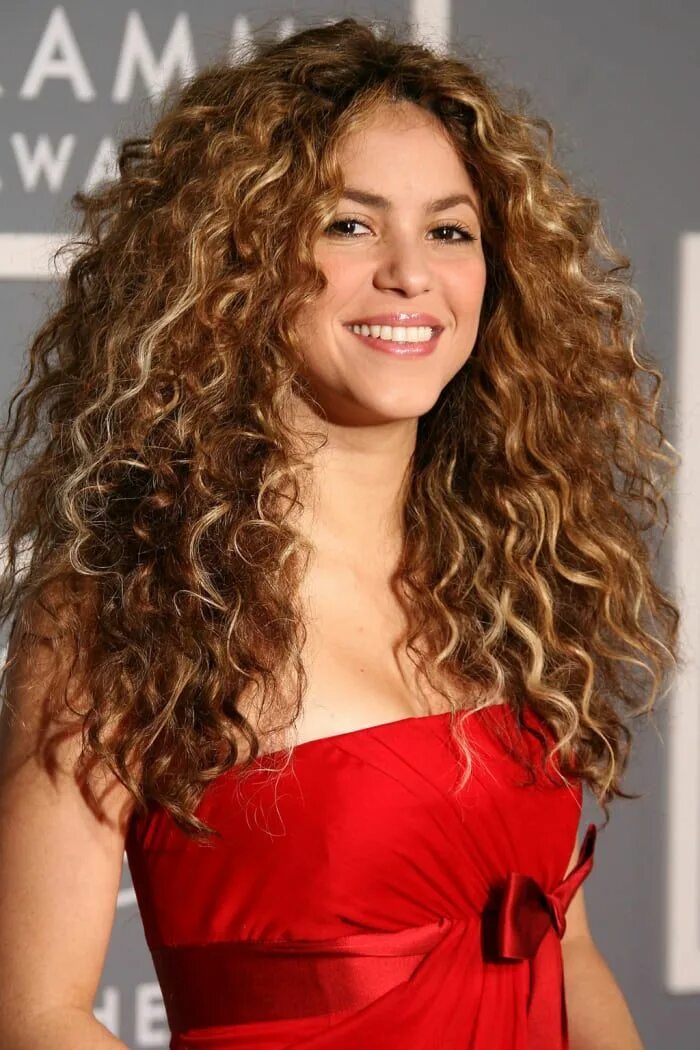 Shakira.. Shakira 2007. She has long hair