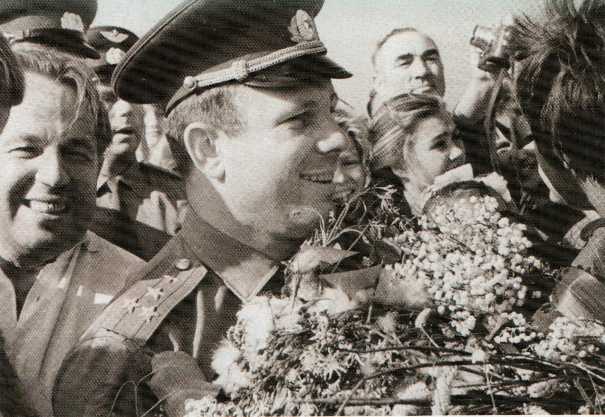 Гагарин во время войны. Гагарин в Брянске 1966 год.