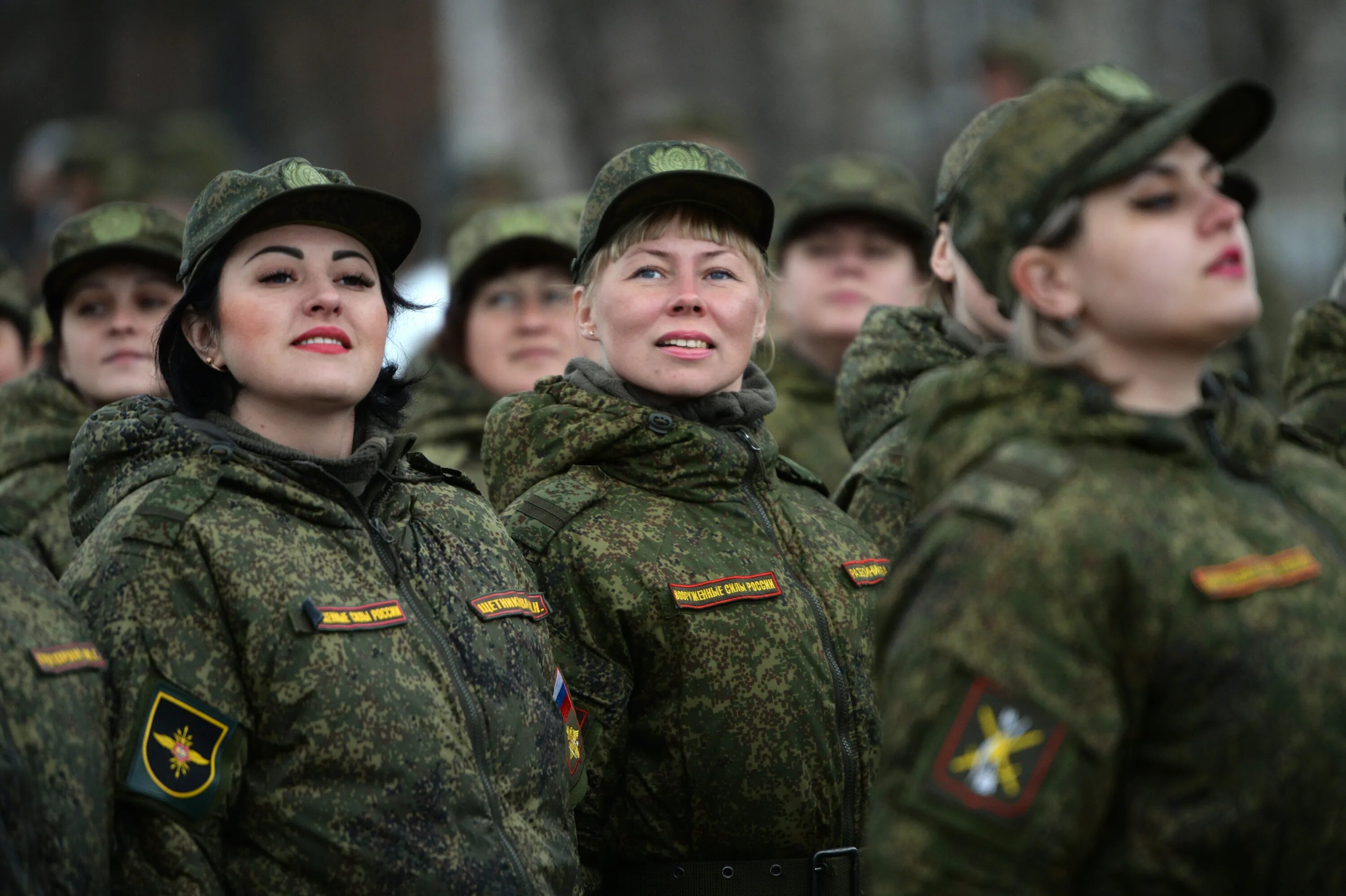 Женщины военные. Женщины в армии. Женщины в Российской армии. Девушки в русской армии. Военная форма на сво