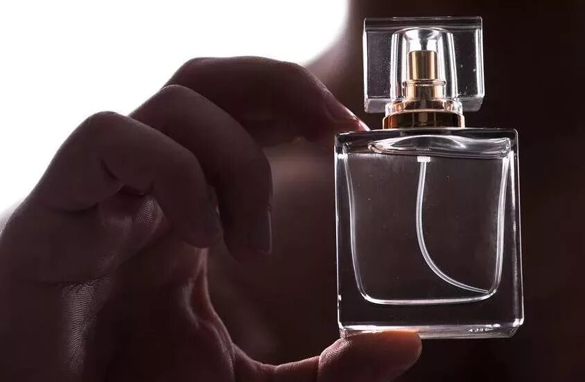 Духи с маркировкой честный знак. Честный знак духи и туалетная вода. Парфюмерия. Маркированные духи. Маркировка духов честный знак.