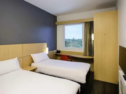 Side wing hotel