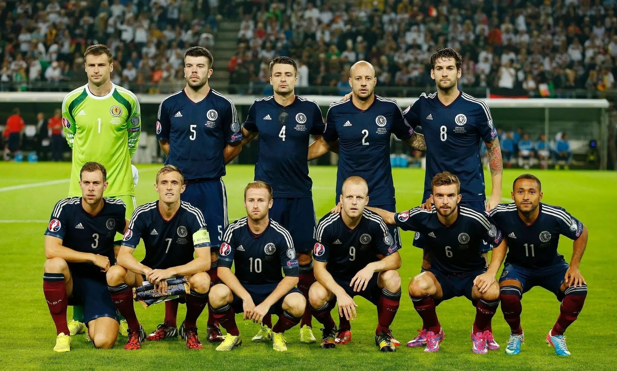 Футбольный клуб время. Футбольная сборная Шотландии. Scotland National Football Team. Форма сборной Шотландии по футболу 2021. Сборная Шотландии 2013.