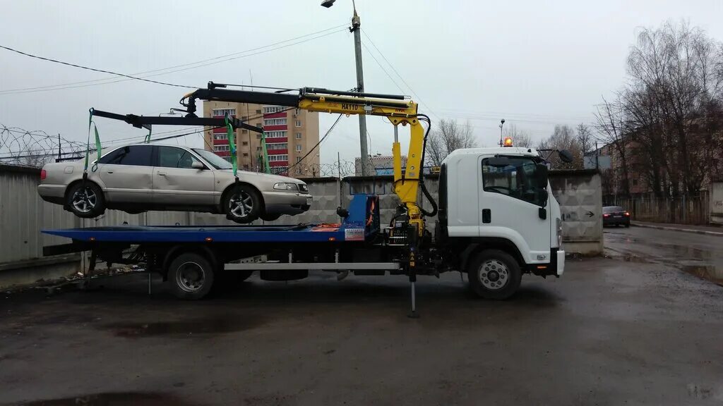 Манипулятор эвакуатор scania. Вызвать эвакуатор манипулятор москва. Мерседес манипулятор 3 тонны. Эвакуатор с подъемником. Эвакуатор бортовой манипулятор.