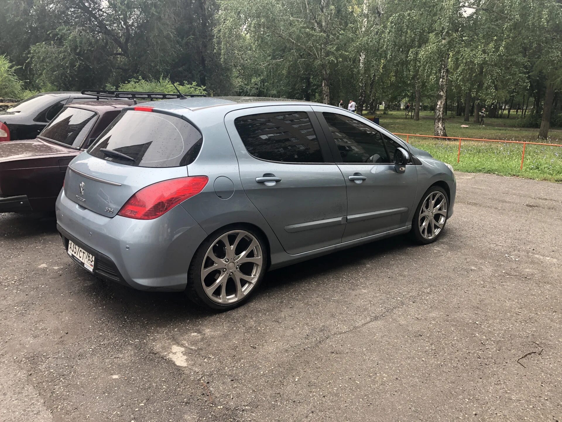Диски peugeot 308 r16. Peugeot 308 r17. Пежо 308 колеса r18. Пежо 308 р17. Литые диски r18 пежо 308.
