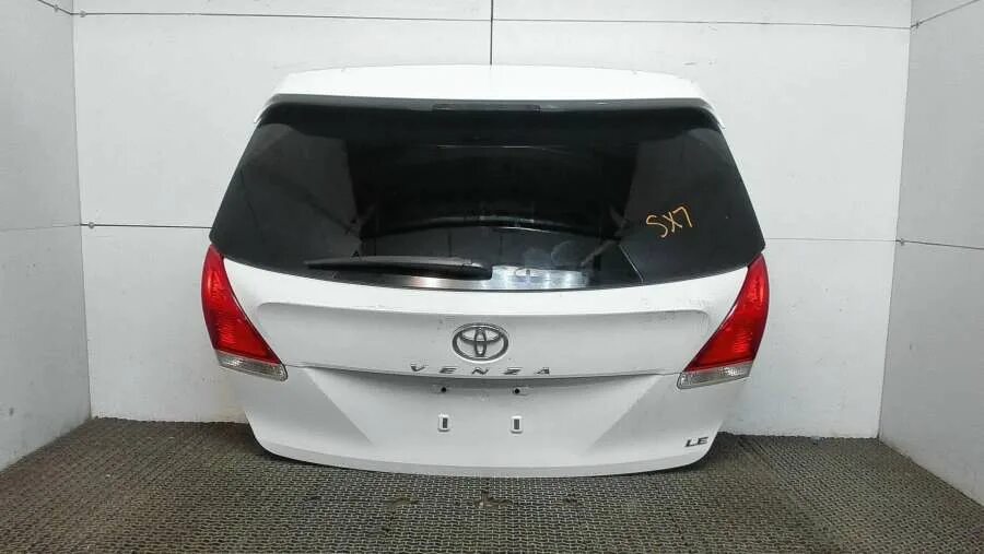 Тойота венза багажник. Крышка багажника венза. Toyota venza накладка багажника. 7 литра багажник. Крышка багажника венза.