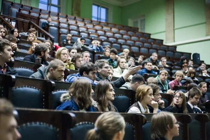 Факультеты спб университета. Исторический университет СПБГУ. Санкт-Петербург СПБГУ филологический Факультет. Философский Факультет Петербургского университета. Лекционный зал истфака СПБГУ.