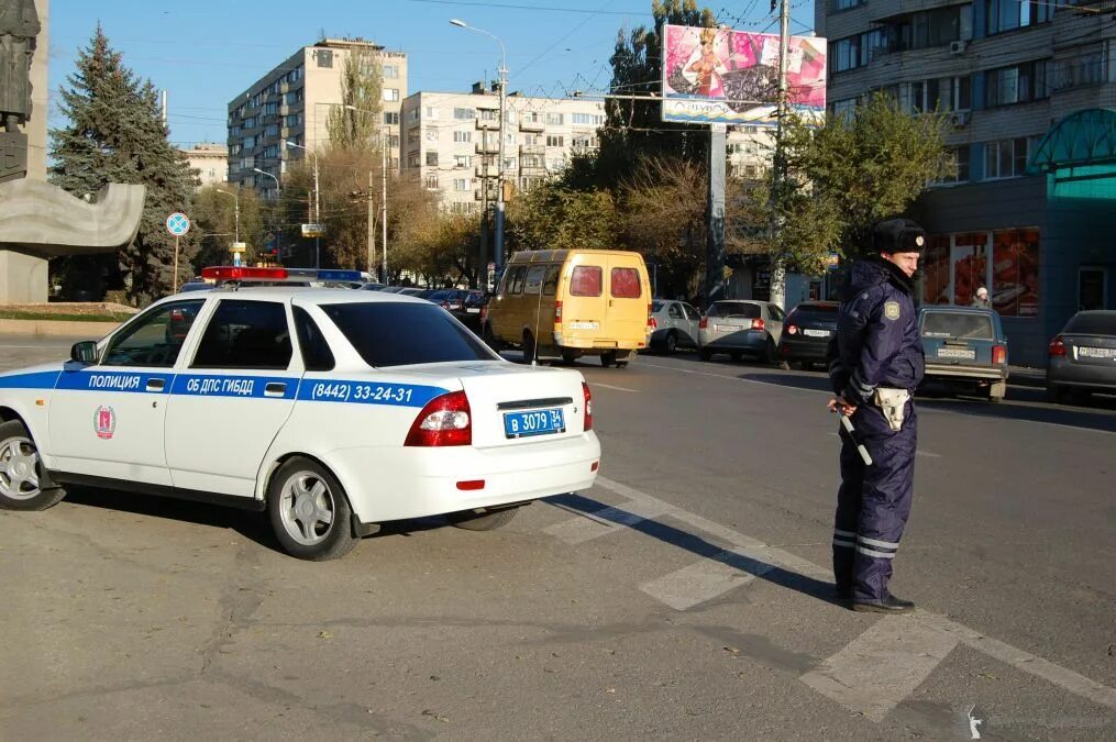 ДПС Волгоградская область. Машина ДПС Волгоград. Полицейская машина Волгоград. Полиция Волгоград машины. Телефон гаи волгоград