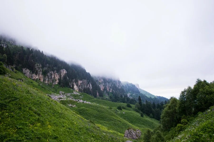 Майкоп курорт. Санаторий Лаго-Наки в Адыгее. Лаго Наки горы. Лаго Наки Адыгея здравница. Майкоп санаторий Лагонаки.