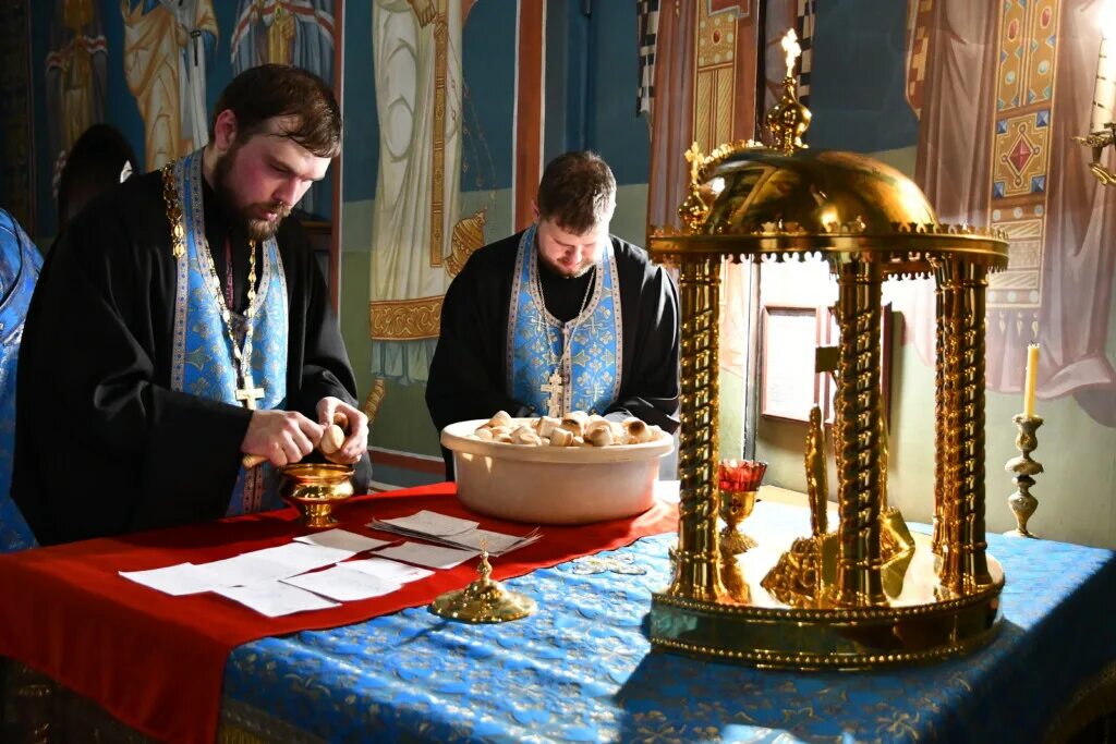 Праздник накануне поста. Дмитрия праздник церковный. Цахкадзарт праздник церковный.