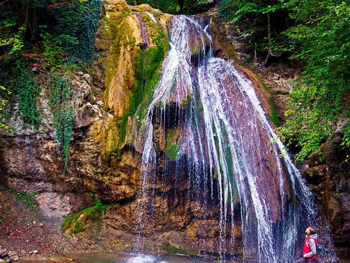 Алушта водопад Джур-Джур. Водопад серебряные струи в Крыму. Ускутские водопады водопад Крым. Водопад Перун Туапсе.