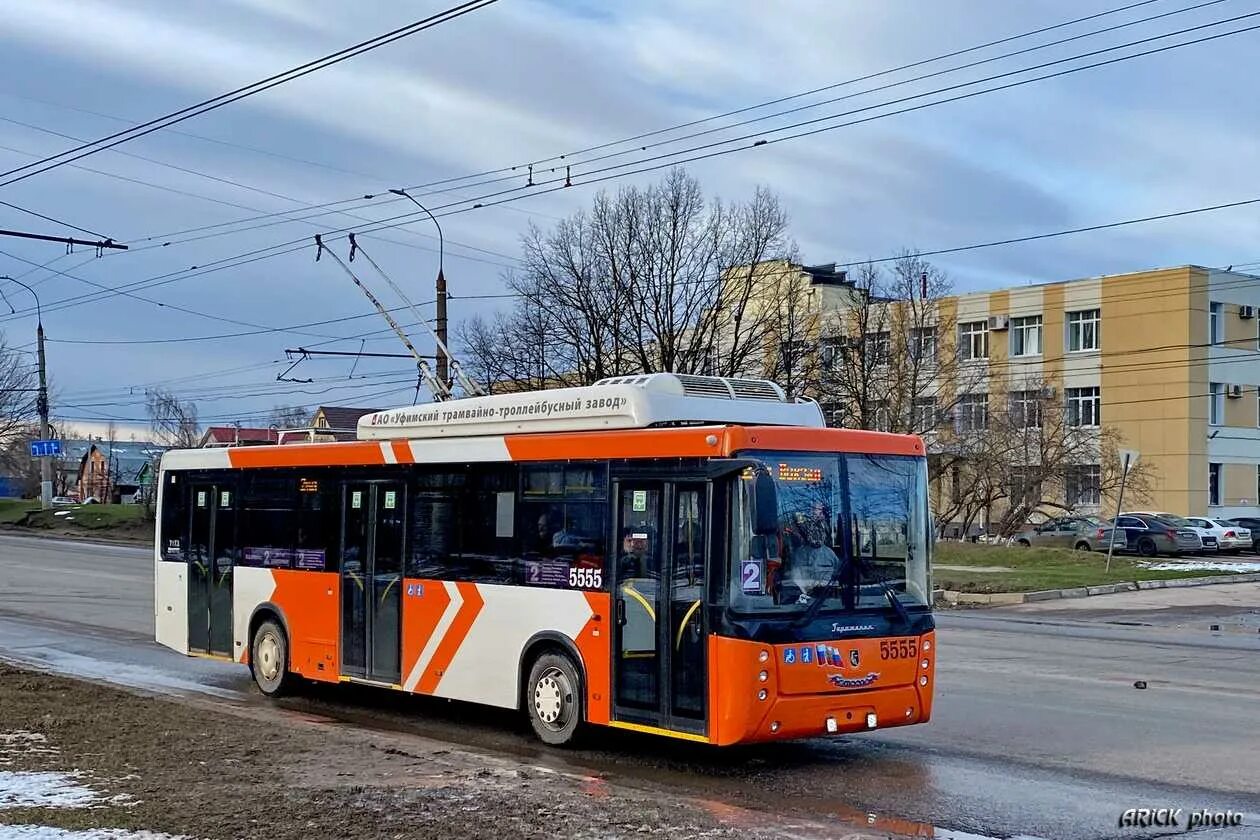 Троллейбусы выпускают в городе. Троллейбус УТТЗ 6241 горожанин. УТТЗ-6241.02 «горожанин». Троллейбус НЕФАЗ УТТЗ-6241. УТТЗ горожанин.