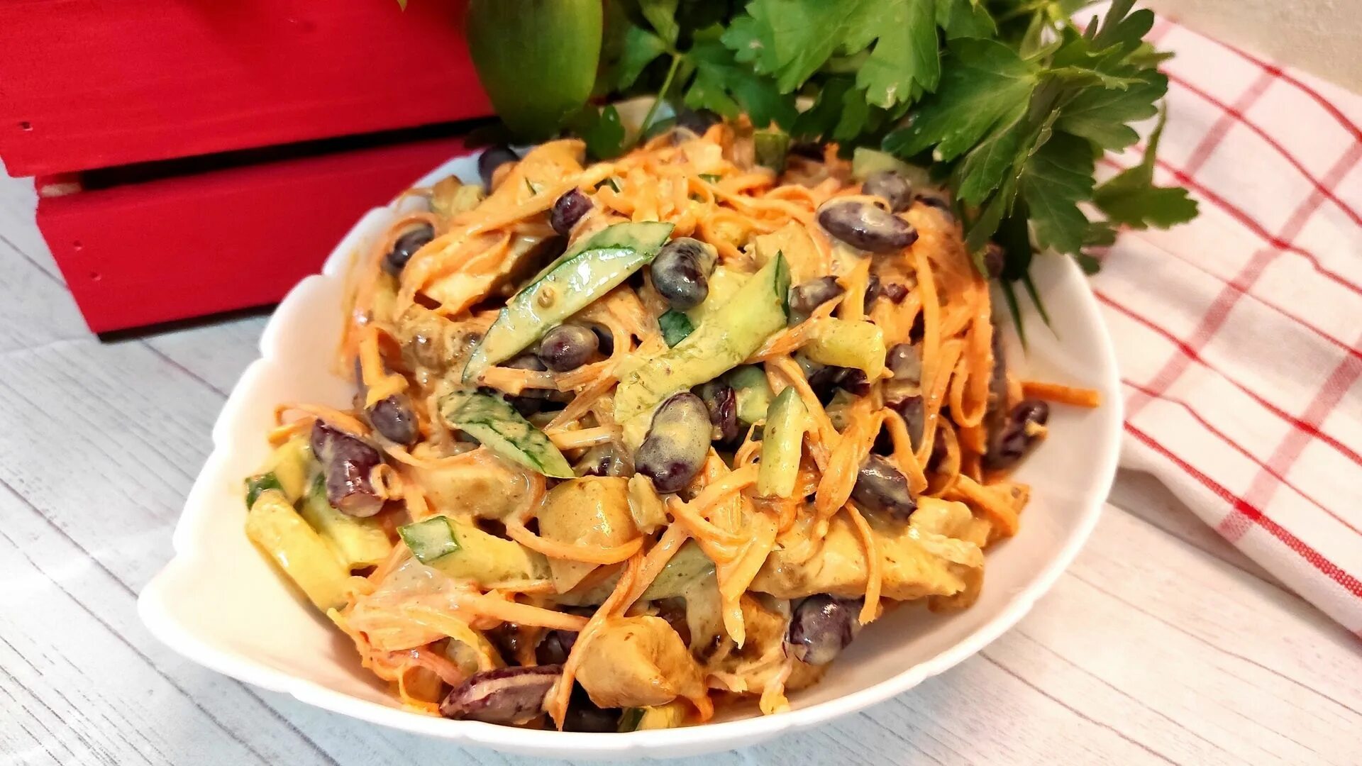 Салат с жареной морковкой и фасолью. Салат фасоль курица морковь по-корейски.
